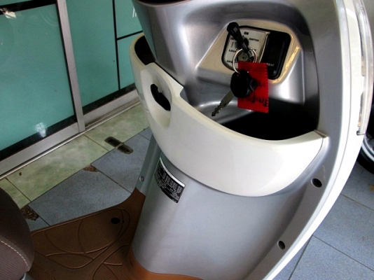 scoopy-i สีขาวเทา รถเดือน ธันวาคม ปี 56 ไมล์ 6 พันโล รุ่นใหม่ไฟหน้าโปรเจ็คเตอร์ ฟรีค่าโอน แถม 3 รายการ 32900 scoopy-i สีขาวเทา รถเดือน ธันวาคม ปี 56 ไมล์ 6 พันโล รุ่นใหม่ไฟหน้าโปรเจ็คเตอร์ ฟรีค่าโอน แถม 3 รายการ 32900