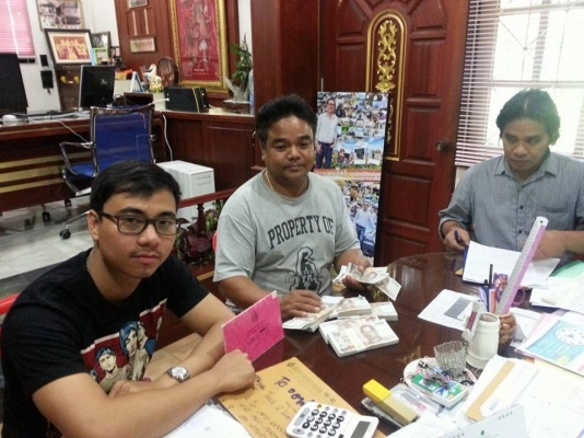 รถบรรทุก 6 ล้อดั้มพ์ HINO รุ่น FA