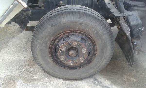 รถบรรทุกติดเครนยี่ห้อยูนิก ยี่ห้อรถ HINO 6 ล้อ รุ่น KM779 กระบะช่วงยาว