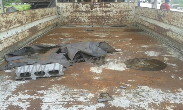 รถบรรทุกติดเครนยี่ห้อยูนิก ยี่ห้อรถ HINO 6 ล้อ รุ่น KM779 กระบะช่วงยาว