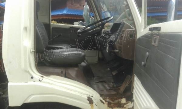 รถบรรทุกติดเครนยี่ห้อยูนิก ยี่ห้อรถ HINO 6 ล้อ รุ่น KM779 กระบะช่วงยาว