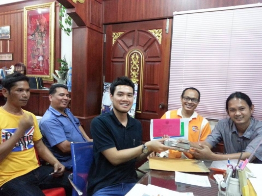 รถบรรทุกติดเครนยี่ห้อยูนิก ยี่ห้อรถ HINO 6 ล้อ รุ่น KM779 กระบะช่วงยาว