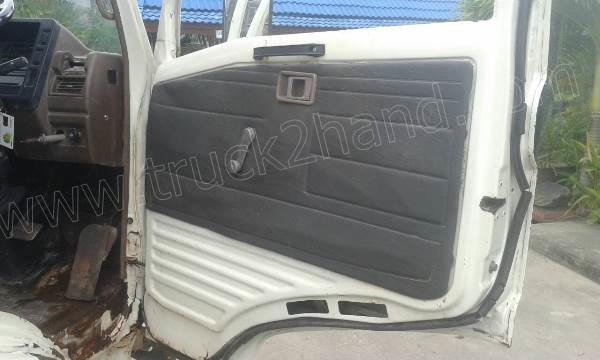 รถบรรทุกติดเครนยี่ห้อยูนิก ยี่ห้อรถ HINO 6 ล้อ รุ่น KM779 กระบะช่วงยาว