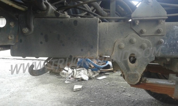 รถบรรทุกติดเครนยี่ห้อยูนิก ยี่ห้อรถ HINO 6 ล้อ รุ่น KM779 กระบะช่วงยาว