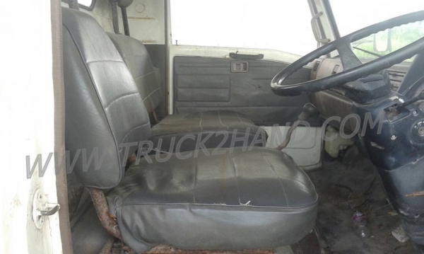 รถบรรทุกติดเครนยี่ห้อยูนิก ยี่ห้อรถ HINO 6 ล้อ รุ่น KM779 กระบะช่วงยาว