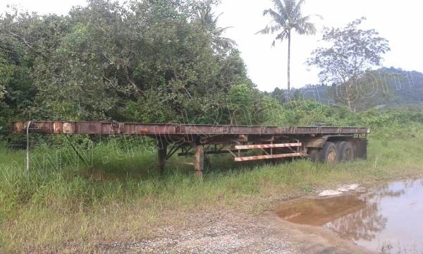 หางพ่วงเทเลอร์พื้นเรียบ 2 เพลาสามมิตร