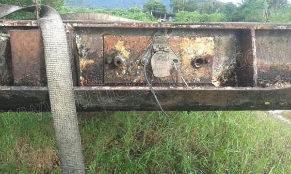 หางพ่วงเทเลอร์พื้นเรียบ 2 เพลาสามมิตร