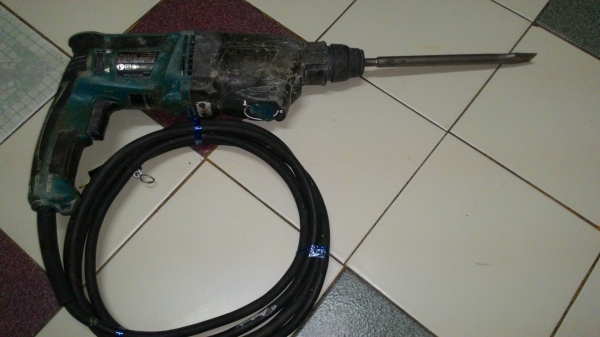 ขายสว่านแย็กโรตารี่3ระบบสำหรับงานหนักๆ(AVT)ยี่ห้อMakitaรุ่นHR2611Fกระแทกแรงมาก800Wพร้อมใช้งานครับ