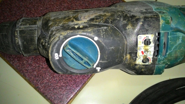 ขายสว่านแย็กโรตารี่3ระบบสำหรับงานหนักๆ(AVT)ยี่ห้อMakitaรุ่นHR2611Fกระแทกแรงมาก800Wพร้อมใช้งานครับ