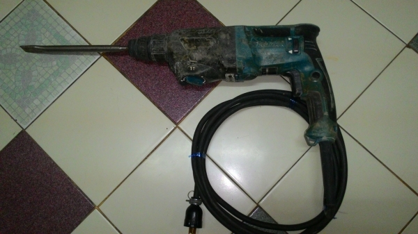 ขายสว่านแย็กโรตารี่3ระบบสำหรับงานหนักๆ(AVT)ยี่ห้อMakitaรุ่นHR2611Fกระแทกแรงมาก800Wพร้อมใช้งานครับ