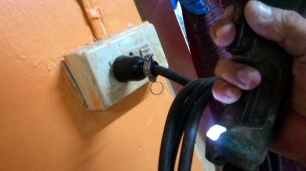 ขายสว่านแย็กโรตารี่3ระบบสำหรับงานหนักๆ(AVT)ยี่ห้อMakitaรุ่นHR2611Fกระแทกแรงมาก800Wพร้อมใช้งานครับ