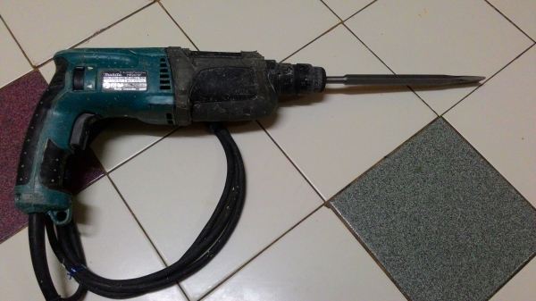 ขายสว่านแย็ก3ระบบยี่ห้อMakitaรุ่นHR2470F(780W)มีไฟLEDพร้อมใช้งานครับ