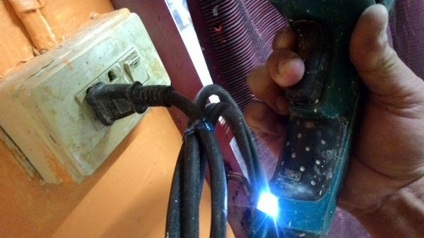 ขายสว่านแย็ก3ระบบยี่ห้อMakitaรุ่นHR2470F(780W)มีไฟLEDพร้อมใช้งานครับ