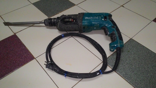 ขายสว่านแย็ก3ระบบยี่ห้อMakitaรุ่นHR2470F(780W)มีไฟLEDพร้อมใช้งานครับ