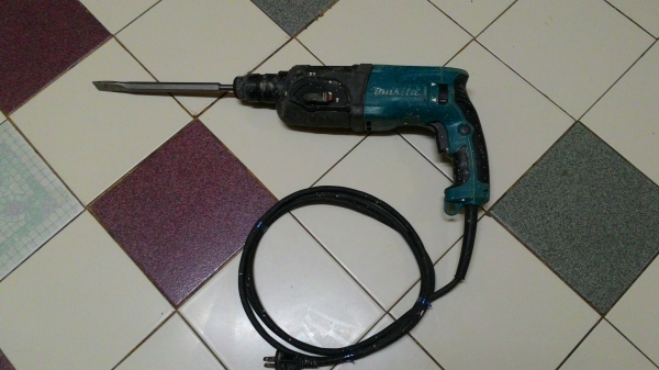 ขายสว่านแย็ก3ระบบยี่ห้อMakitaรุ่นHR2470F(780W)มีไฟLEDพร้อมใช้งานครับ