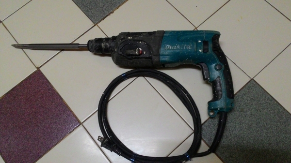 ขายสว่านแย็ก3ระบบยี่ห้อMakitaรุ่นHR2470F(780W)มีไฟLEDพร้อมใช้งานครับ