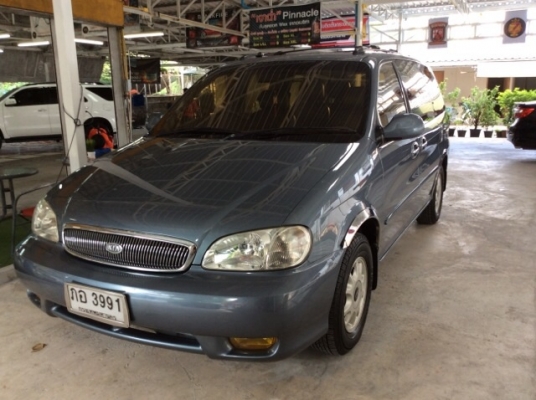 ขายรถครอบครัว kia carnival 2.4 GS ปี01 เครื่องเดิม 2.4 เกียร์ออโต้ ติดแก๊ส lpg ระบบหัวฉีด ถังโดนัท ภายในสวยมาก สะอาดใหม่ๆ ไฟฟ้าทั้งคัน เบาะปรับไฟฟ้า พวงมาลัยมัลติฟังก์ชั่น ลายไม้สวยๆรอบคัน จอหน้า-จอเพดานหลัง ตัวถังสวยมาก สีสวยมาก เครื่อง+เกียร์ทำมาใหม่ รถ