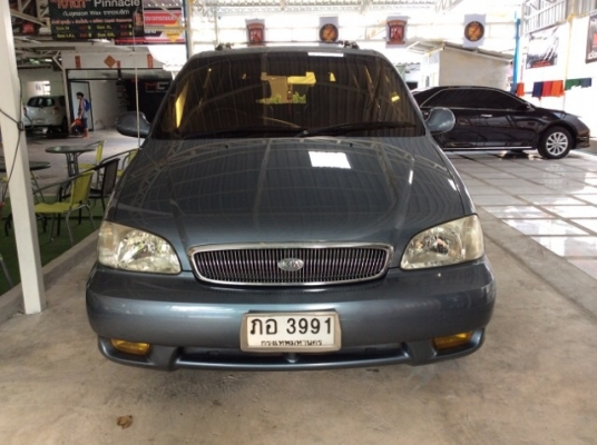 ขายรถครอบครัว kia carnival 2.4 GS ปี01 เครื่องเดิม 2.4 เกียร์ออโต้ ติดแก๊ส lpg ระบบหัวฉีด ถังโดนัท ภายในสวยมาก สะอาดใหม่ๆ ไฟฟ้าทั้งคัน เบาะปรับไฟฟ้า พวงมาลัยมัลติฟังก์ชั่น ลายไม้สวยๆรอบคัน จอหน้า-จอเพดานหลัง ตัวถังสวยมาก สีสวยมาก เครื่อง+เกียร์ทำมาใหม่ รถ
