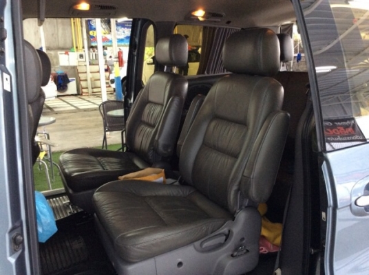 ขายรถครอบครัว kia carnival 2.4 GS ปี01 เครื่องเดิม 2.4 เกียร์ออโต้ ติดแก๊ส lpg ระบบหัวฉีด ถังโดนัท ภายในสวยมาก สะอาดใหม่ๆ ไฟฟ้าทั้งคัน เบาะปรับไฟฟ้า พวงมาลัยมัลติฟังก์ชั่น ลายไม้สวยๆรอบคัน จอหน้า-จอเพดานหลัง ตัวถังสวยมาก สีสวยมาก เครื่อง+เกียร์ทำมาใหม่ รถ