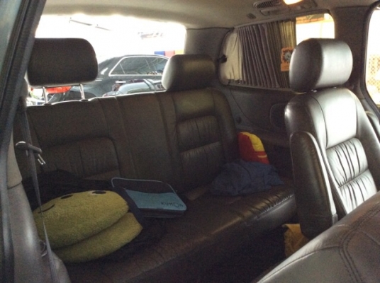 ขายรถครอบครัว kia carnival 2.4 GS ปี01 เครื่องเดิม 2.4 เกียร์ออโต้ ติดแก๊ส lpg ระบบหัวฉีด ถังโดนัท ภายในสวยมาก สะอาดใหม่ๆ ไฟฟ้าทั้งคัน เบาะปรับไฟฟ้า พวงมาลัยมัลติฟังก์ชั่น ลายไม้สวยๆรอบคัน จอหน้า-จอเพดานหลัง ตัวถังสวยมาก สีสวยมาก เครื่อง+เกียร์ทำมาใหม่ รถ