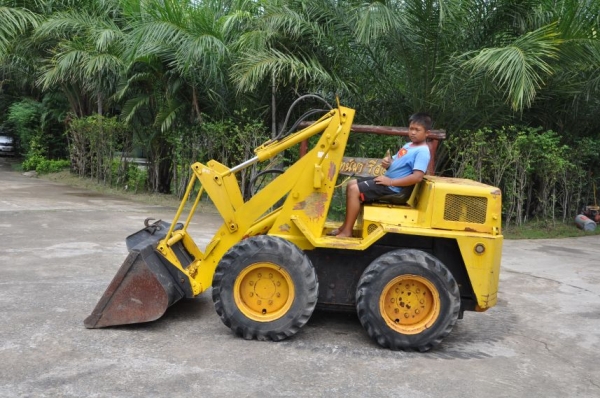 ขายรถตัก KOMATSU SK07 สวยเดิมจากญี่ปุ่น งากระดก ยังไม่เคยใช้ในไทย 120,000เท่านั้น