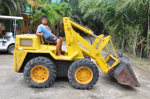 ขายรถตัก KOMATSU SK07 สวยเดิมจากญี่ปุ่น งากระดก ยังไม่เคยใช้ในไทย 120,000เท่านั้น