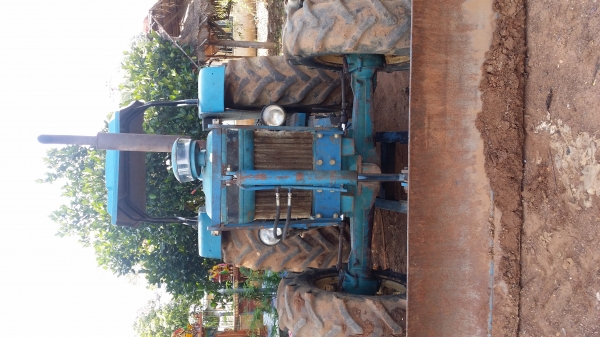 ขายรถไถฟอร์ด 6610 2 เพลา คานหน้าคาราโร่ พร้อมอุปกรณ์ดันหน้า พร้อมทะเบียน