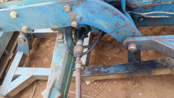 ขายรถไถฟอร์ด 6610 2 เพลา คานหน้าคาราโร่ พร้อมอุปกรณ์ดันหน้า พร้อมทะเบียน