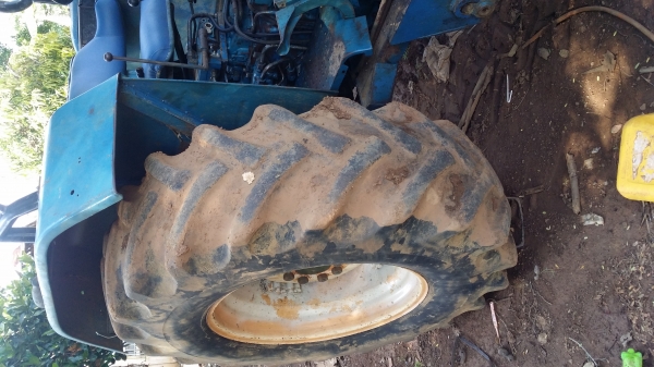 ขายรถไถฟอร์ด 6610 2 เพลา คานหน้าคาราโร่ พร้อมอุปกรณ์ดันหน้า พร้อมทะเบียน