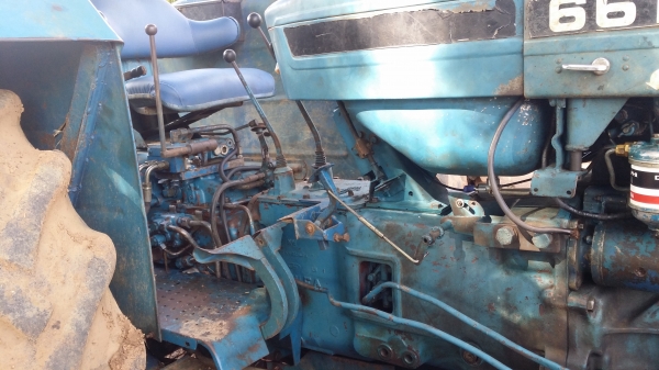 ขายรถไถฟอร์ด 6610 2 เพลา คานหน้าคาราโร่ พร้อมอุปกรณ์ดันหน้า พร้อมทะเบียน