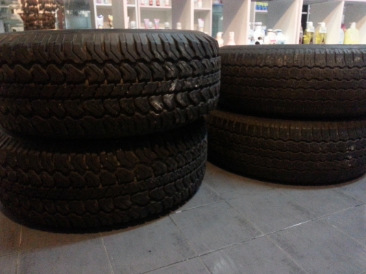 ยางขอบ15 265/70/15 สวยๆบริสโตน2เส้น micerrin2เส้น