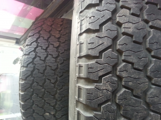ยางขอบ15 235/70/15 ดันล็อป ปี11 ดอกเต็มไม่มีแตกลายงาสภาพตามรูปไม่มีปะ