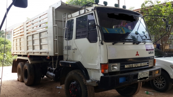 ขายด่วนไอ้หลงโบสองเพลาดั้มซีเรี่ยนสูงFN527MTF 7482สภาพสวยโทร0843923995