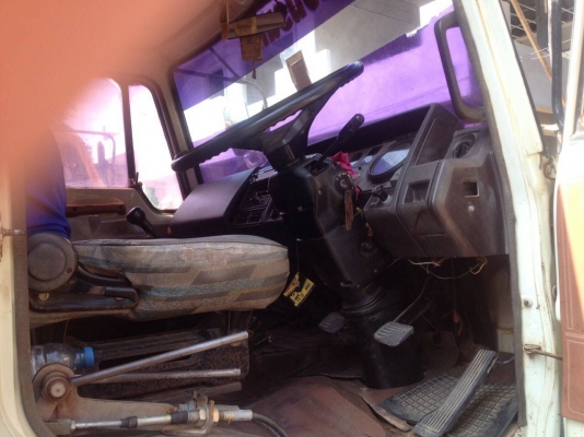 6ล้อดั้ม 168แรง HINO FE172-10222  ดั้มดิน ยาว3.80 ม. รถใช้งาน อยู่..สภาพดีใช้ได้...แอร์เย็น..