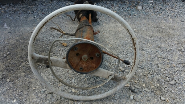 พวงมาลัยเบนซ์ 190 พร้อมแกน ครอบคอ ชุดละ 6,500 บาท