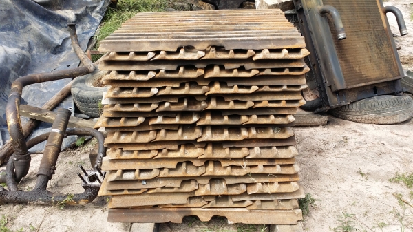 ขายด่วน แผ่นแทรก CAT ยาว80เช็น รูน๊อต 20มิล แผ่นละ800