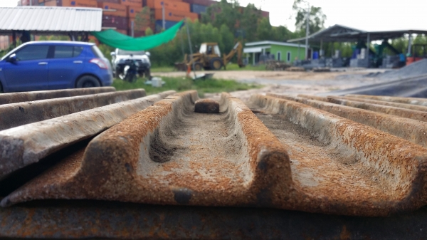 ขายด่วน แผ่นแทรก CAT ยาว80เช็น รูน๊อต 20มิล แผ่นละ800