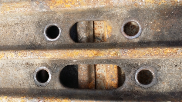 ขายด่วน แผ่นแทรก CAT ยาว80เช็น รูน๊อต 20มิล แผ่นละ800