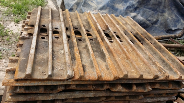 ขายด่วน แผ่นแทรก CAT ยาว80เช็น รูน๊อต 20มิล แผ่นละ800