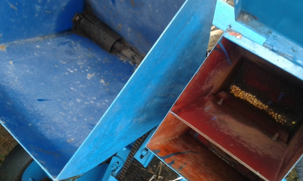 ขายเครื่องหยอดข้าวโพด 12000บาท