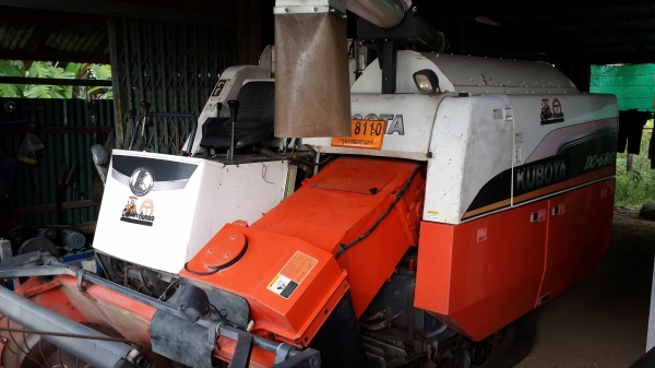ขอบคุณหนุ่มใจดีเมืองโคราชครับ รถเกี่ยวข้าวคูโบต้า DC 68G อุ้ม รุ่นสุดท้าย ทะเบียนพร้อมโอน