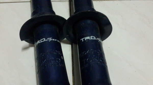 ขายโช้คคู่หน้าTRDกระบอกน้ำเงินคู่หน้า ของฟอร์จูนเนอร์