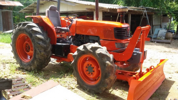 ขายครับ Kubota M9000 90แรง สองเพลา รถประกอบนอกครับ ใบดันหน้า ผานหลัง