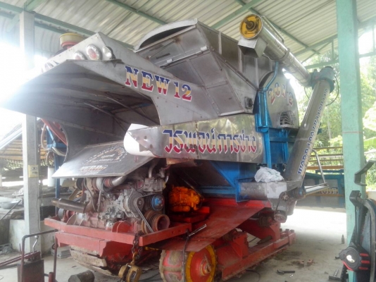 วรพจน์การช่างปี2012เกี่ยวนาปีไม่เกี่ยวปัง ป้ายแดงโรงงาน สวย