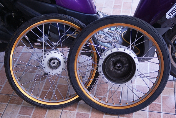 ขายล้อ ฟีโน่ ขอบ 17 ราคา 2000 ไม่คต ไม่ดุ้ง สวย พร้อมยาง