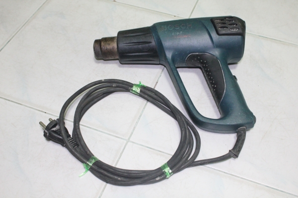 เครื่องเป่าลมร้อน  BOSCH รุ่น GHG 600-3 ปรับความแรงได้3 ระดับครับ