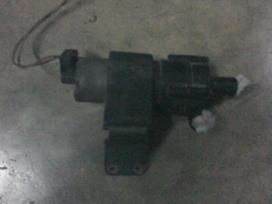 ปั้มน้ำ รถเบ็น ซ์