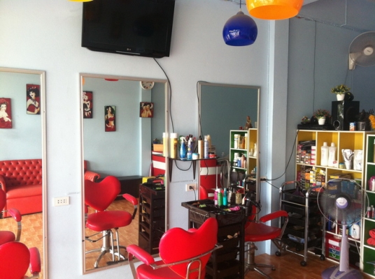 เซ้งร้าน เสริมสวย มีลูกค้าประจำ รายได้เดือนละ 25000-50000 กว่าๆ ใกล้เวอคพอยต์รังสิต 0819928845