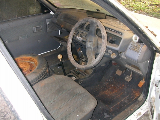 รถเปอโยต์ 204 จมน้ำท่วม แต่สภาพยังครบๆ เดิมๆ เอาไปปั้นต่อหรือทำอะไหล่ (ติดต่อคุณโชค 086-663-6211)