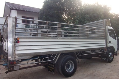 ฝากขาย รถ HINO   6 ล้อ กะบะแสตนเลส ขอขอบคุณพี่เสือและทีมงาน TRuCK2HANDและคุณ ธนบดิน หจก.การน้ำเเข็งท่าตะโก
